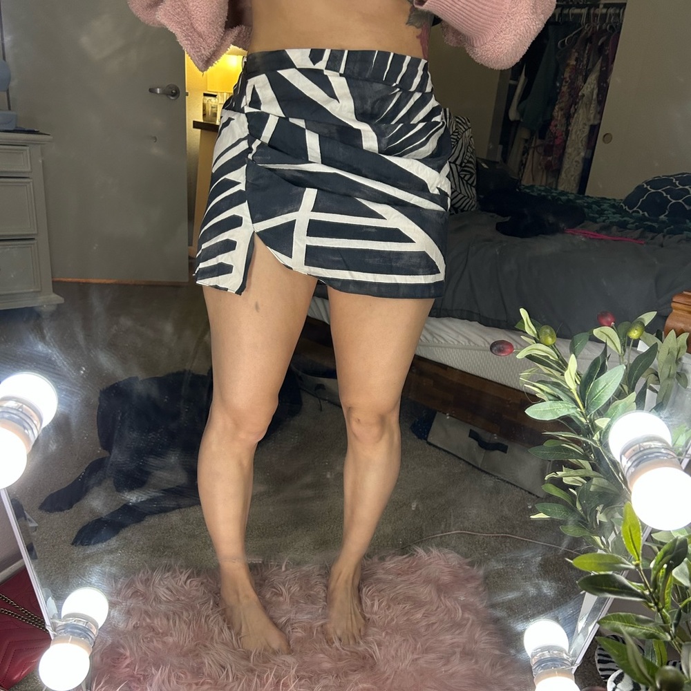 Zara black and white mini skirt